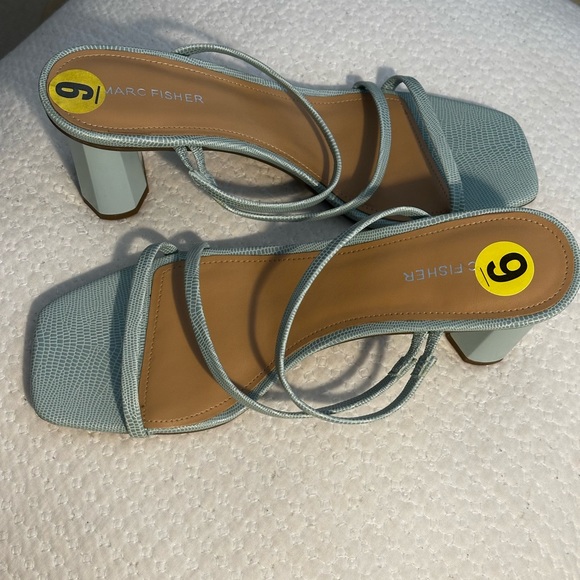 Brand new Marc Fisher teal heels - Picture 3 of 4